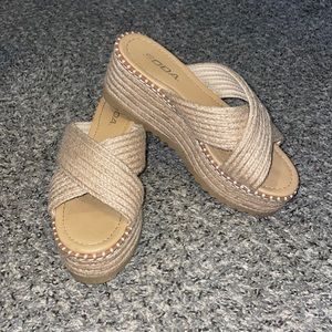 Soda Sandals, Size 7, worn once, easy to walk in